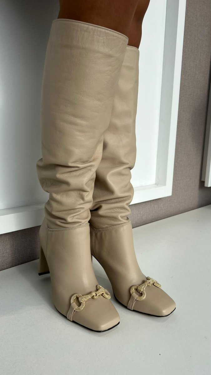 BOTA ALTA BEGE COM DETALHE DOURADO RINASCIMENTO - Image 2