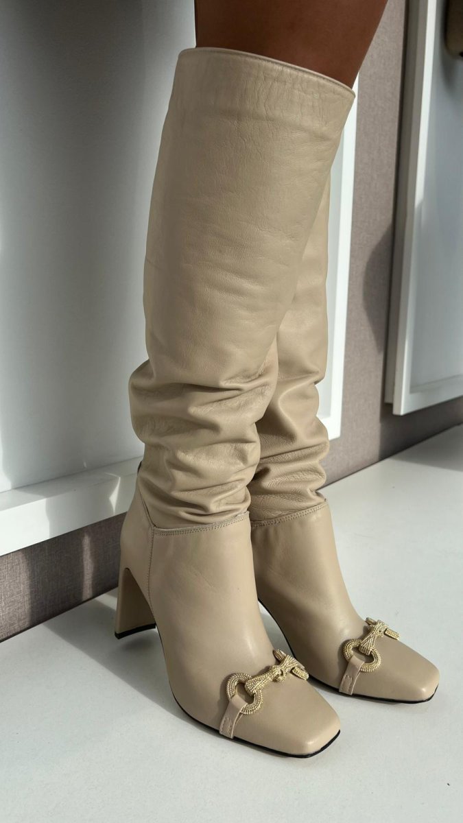 BOTA ALTA BEGE COM DETALHE DOURADO RINASCIMENTO - Image 6